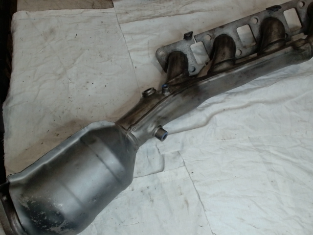 Right, Catalytic Converter with Integrated Exhaust Manifold