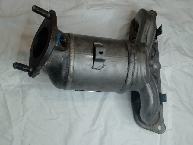 Catalytic Converter with Integrated Exhaust Manifold