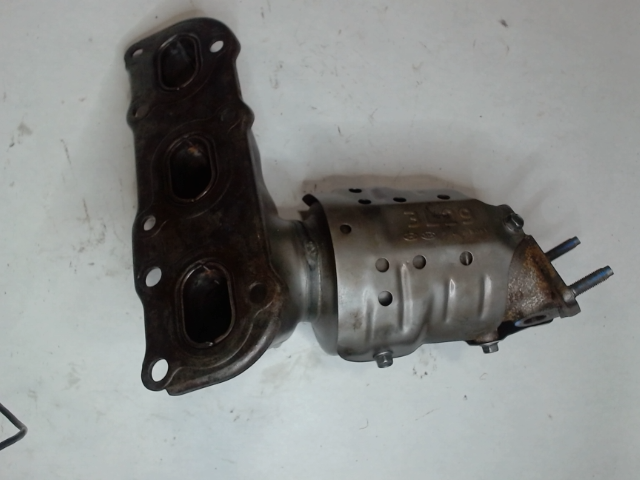 Right, Catalytic Converter with Integrated Exhaust Manifold
