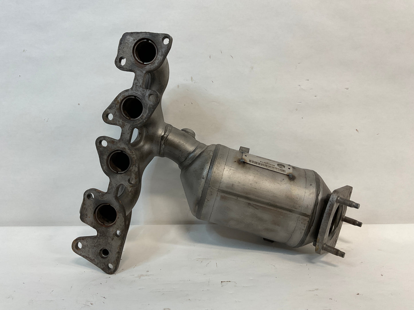 Catalytic Converter with Integrated Exhaust Manifold