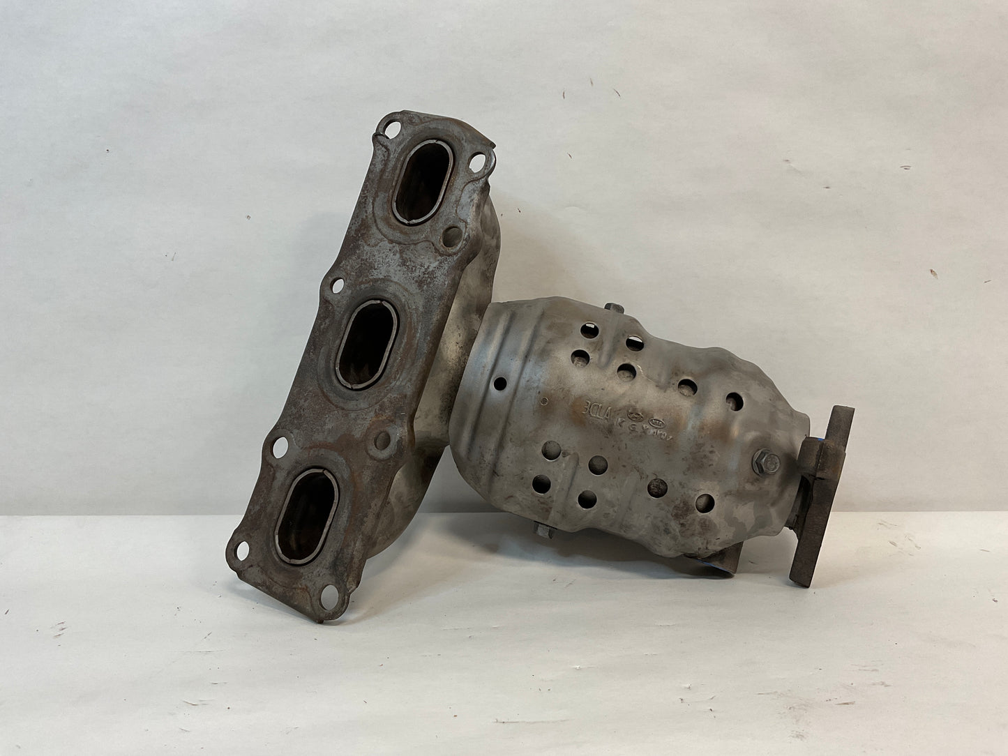 Catalytic Converter With Integrated Exhaust Manifold