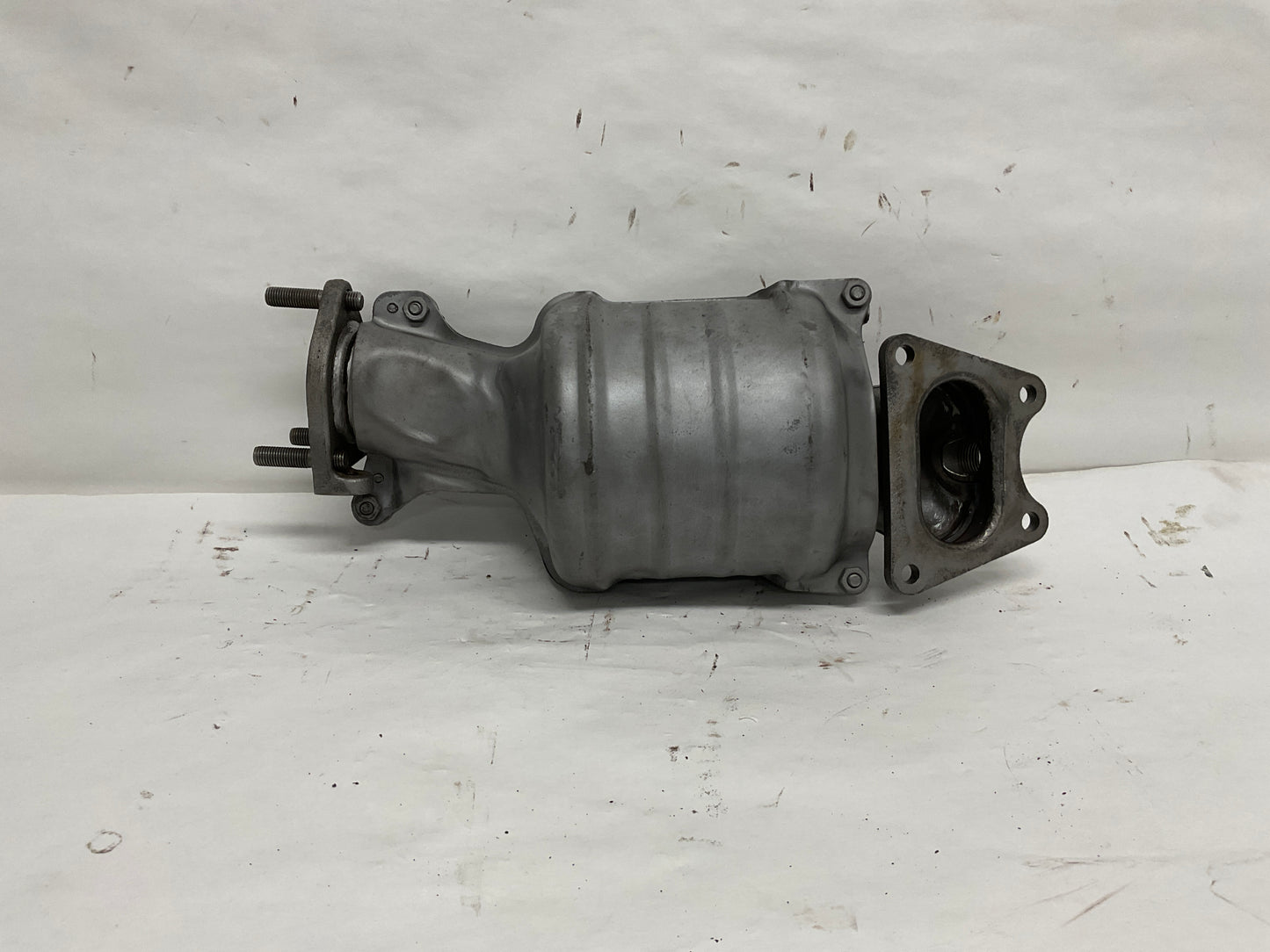 18290-RGL-A00
Positions: Right / Rear
Other Names: Exhaust Manifold, Manifold, Converter Rear
Description:
Pilot. 2005-08, rear. Odyssey. Lx, ex. Upper. Rear, vtec.