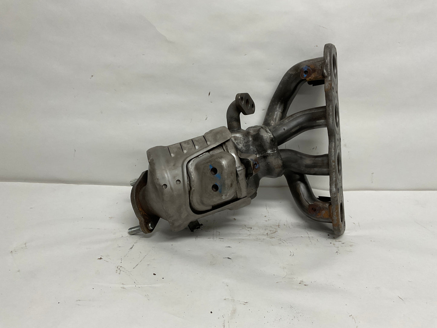Catalytic Converter With Integrated Exhaust Manifold Mnfd W/converter