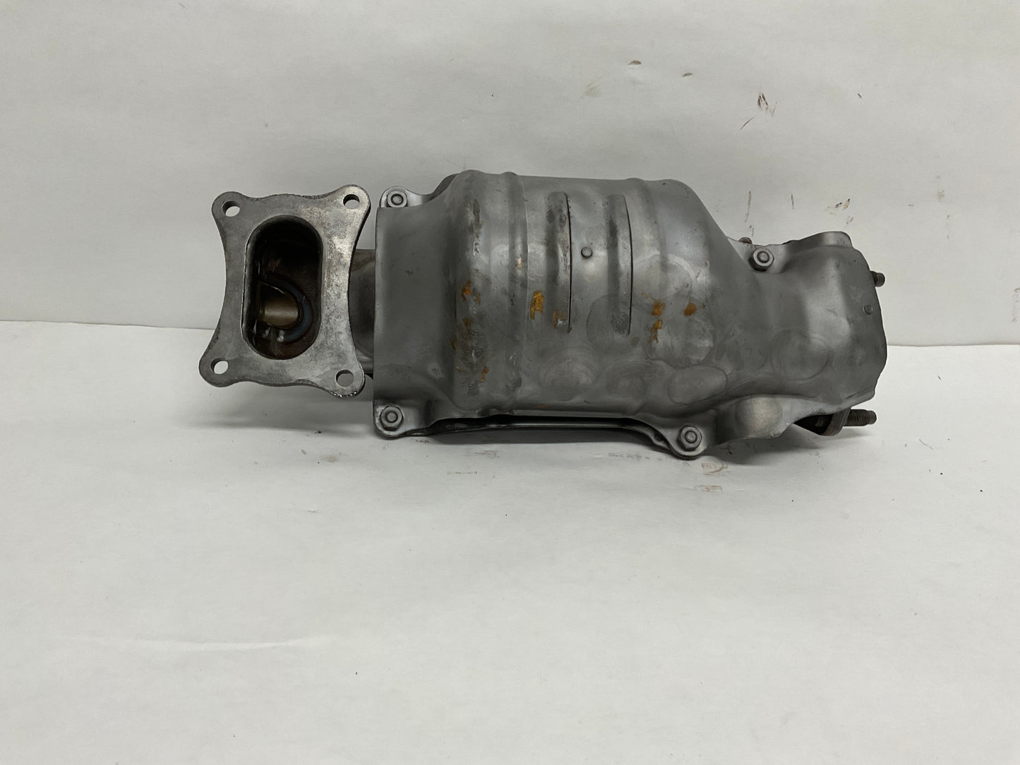18180-RN0-A20
Positions: Left
Other Names: Exhaust Manifold, Converter Assembly Front
Description:
Primary converter. Pilot. Front. Odyssey. Upper.
HAS EGR PORT ON "F" heatshield side