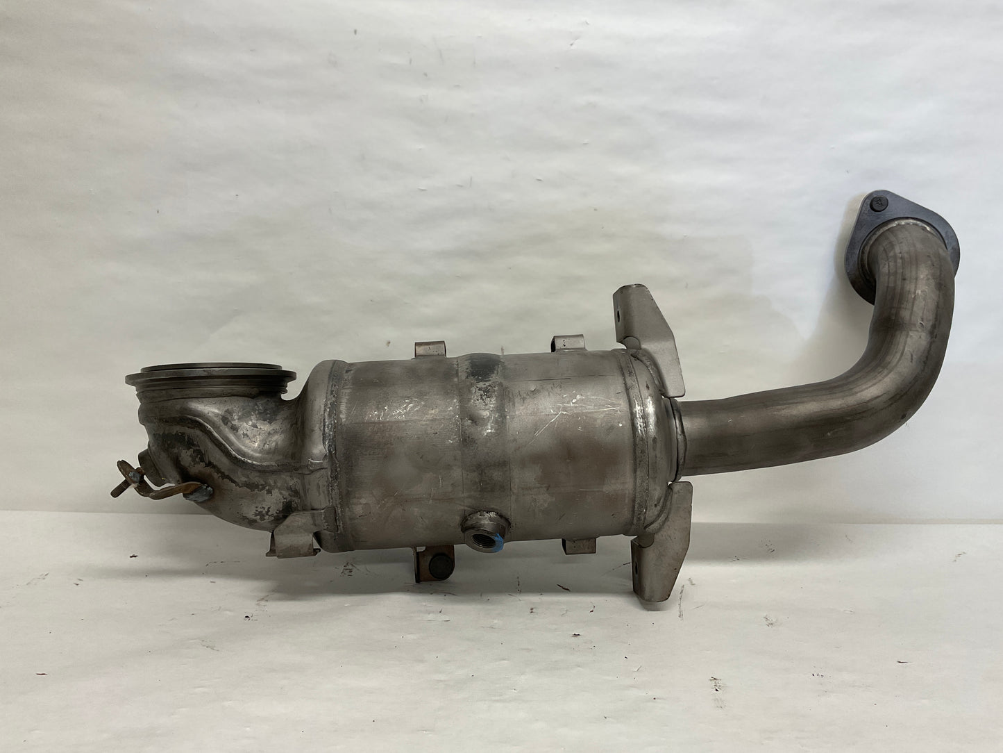 55516915
Other Names: Converter & Pipe, F (S)Converter
Description:
Envision. 2.0l. XT4. 2021-25.
Notes: PARTS: Part has related components that cannot be reused/reinstalled; gasket.
Replaces: 55515136
