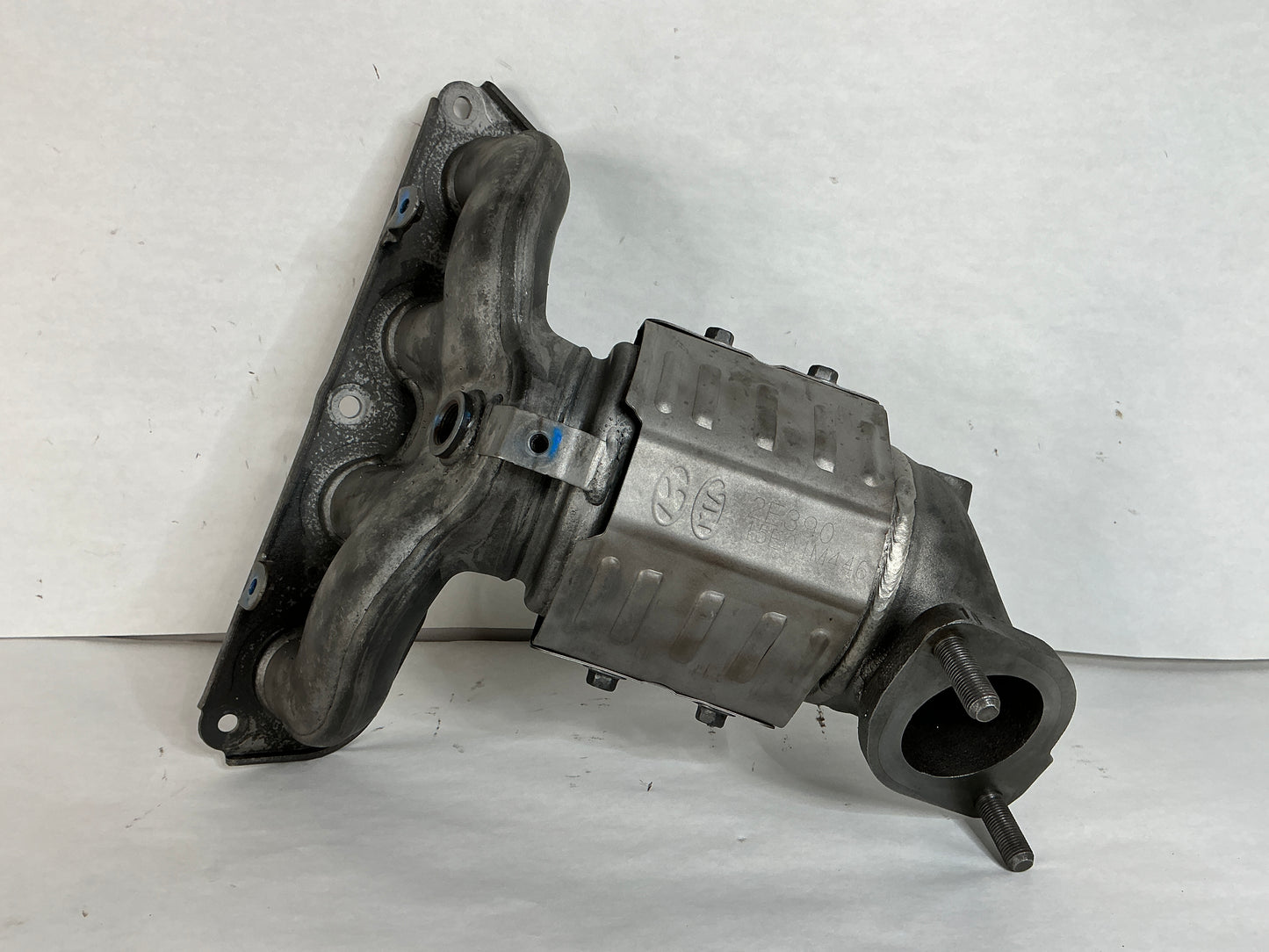 28510-2E390
Other Names: Manifold Catalytic Assembly Exhaust
Description:
Sedan. Korea built. Federal. Elantra GT. 1.8l. Manual trans.