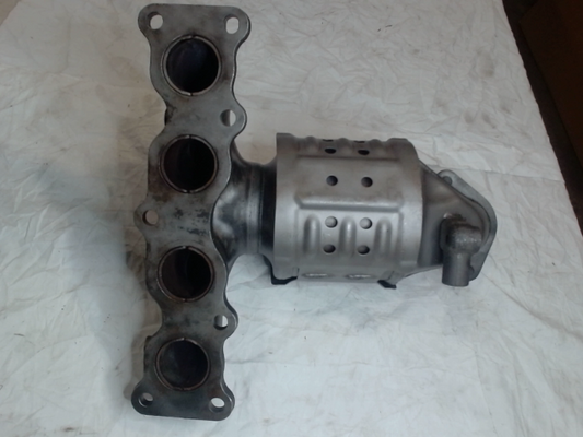 Catalytic Converter with Integrated Exhaust Manifold