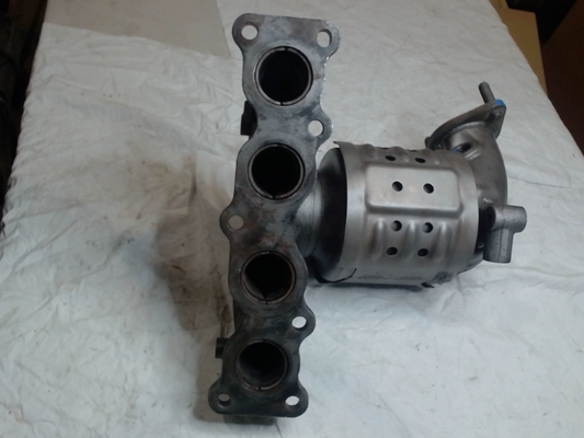 Catalytic Converter with Integrated Exhaust Manifold