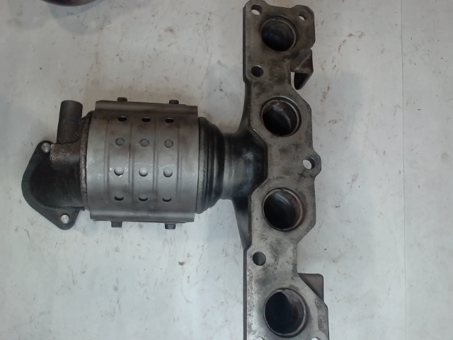 Catalytic Converter with Integrated Exhaust Manifold