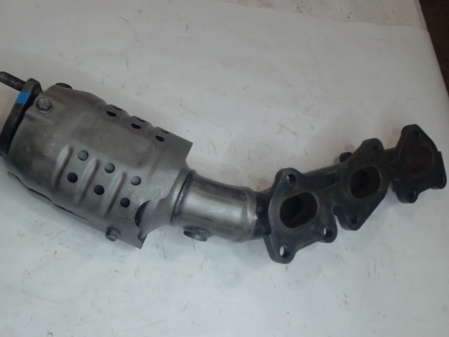 Right, Catalytic Converter with Integrated Exhaust Manifold