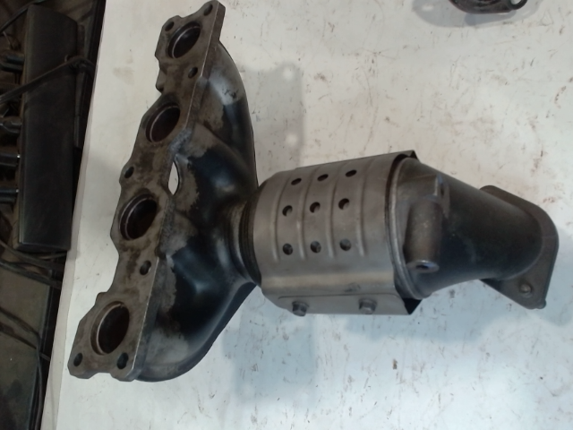 Catalytic Converter with Integrated Exhaust Manifold