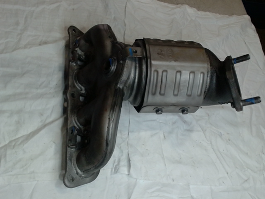 Catalytic Converter with Integrated Exhaust Manifold