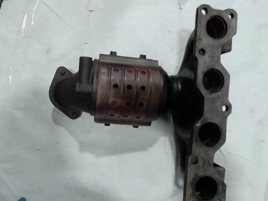 Catalytic Converter with Integrated Exhaust Manifold