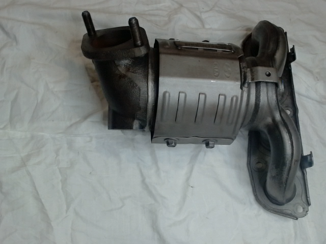 Catalytic Converter with Integrated Exhaust Manifold