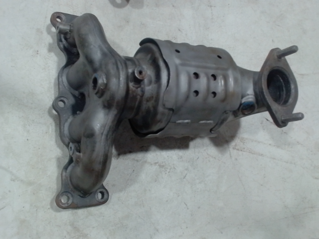 Catalytic Converter with Integrated Exhaust Manifold