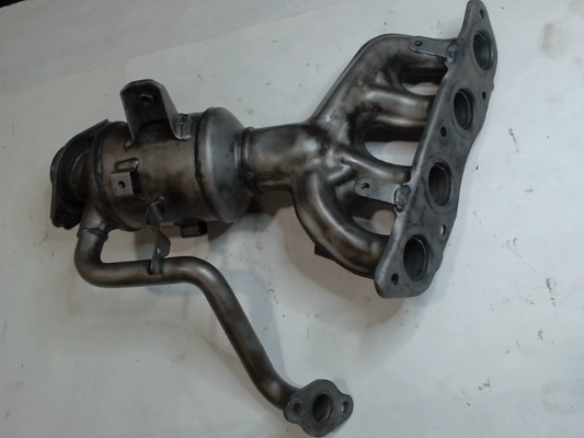 Catalytic Converter with Integrated Exhaust Manifold