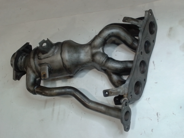 Catalytic Converter with Integrated Exhaust Manifold