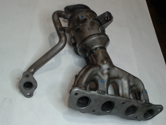 Catalytic Converter with Integrated Exhaust Manifold