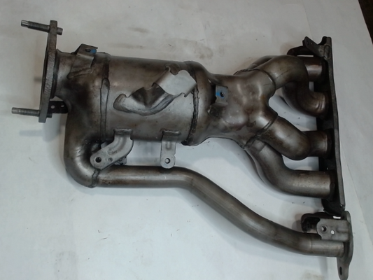 	Catalytic Converter with Integrated Exhaust Manifold