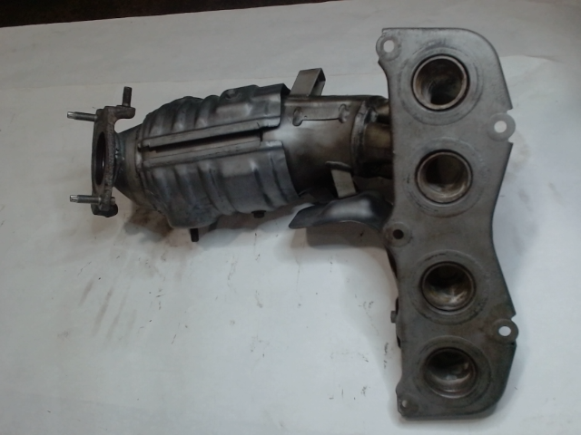 Catalytic Converter with Integrated Exhaust Manifold