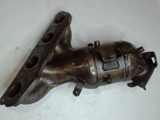 Catalytic Converter with Integrated Exhaust Manifold