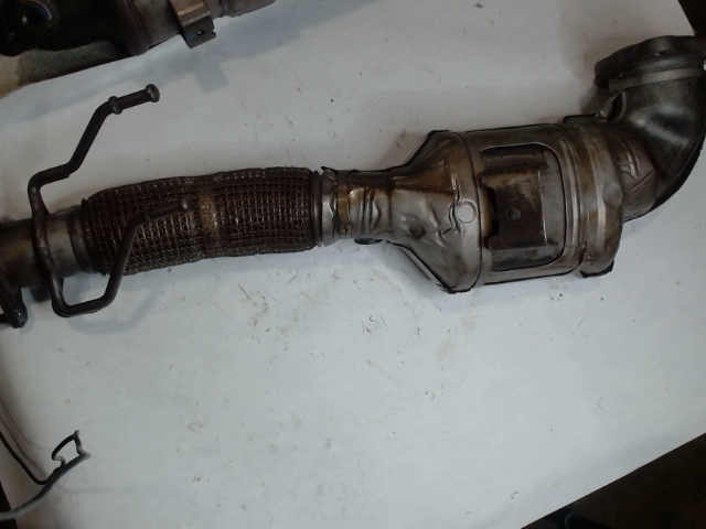	Catalytic Converter with Integrated Exhaust Manifold