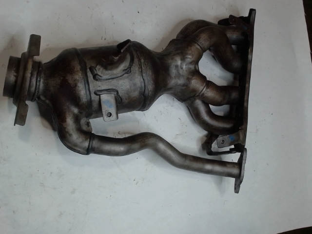 Catalytic Converter with Integrated Exhaust Manifold