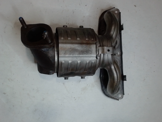 Catalytic Converter with Integrated Exhaust Manifold