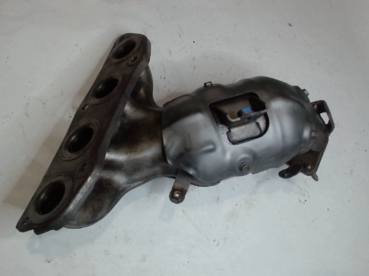 Catalytic Converter with Integrated Exhaust Manifold
