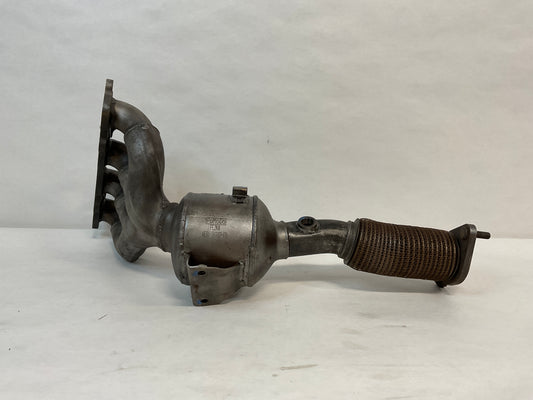 Catalytic Converter with Integrated Exhaust Manifold