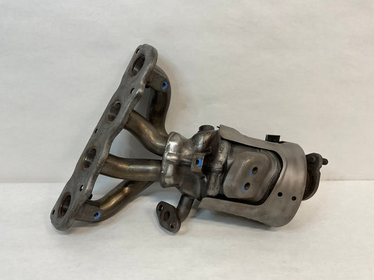 Catalytic Converter with Integrated Exhaust Manifold
