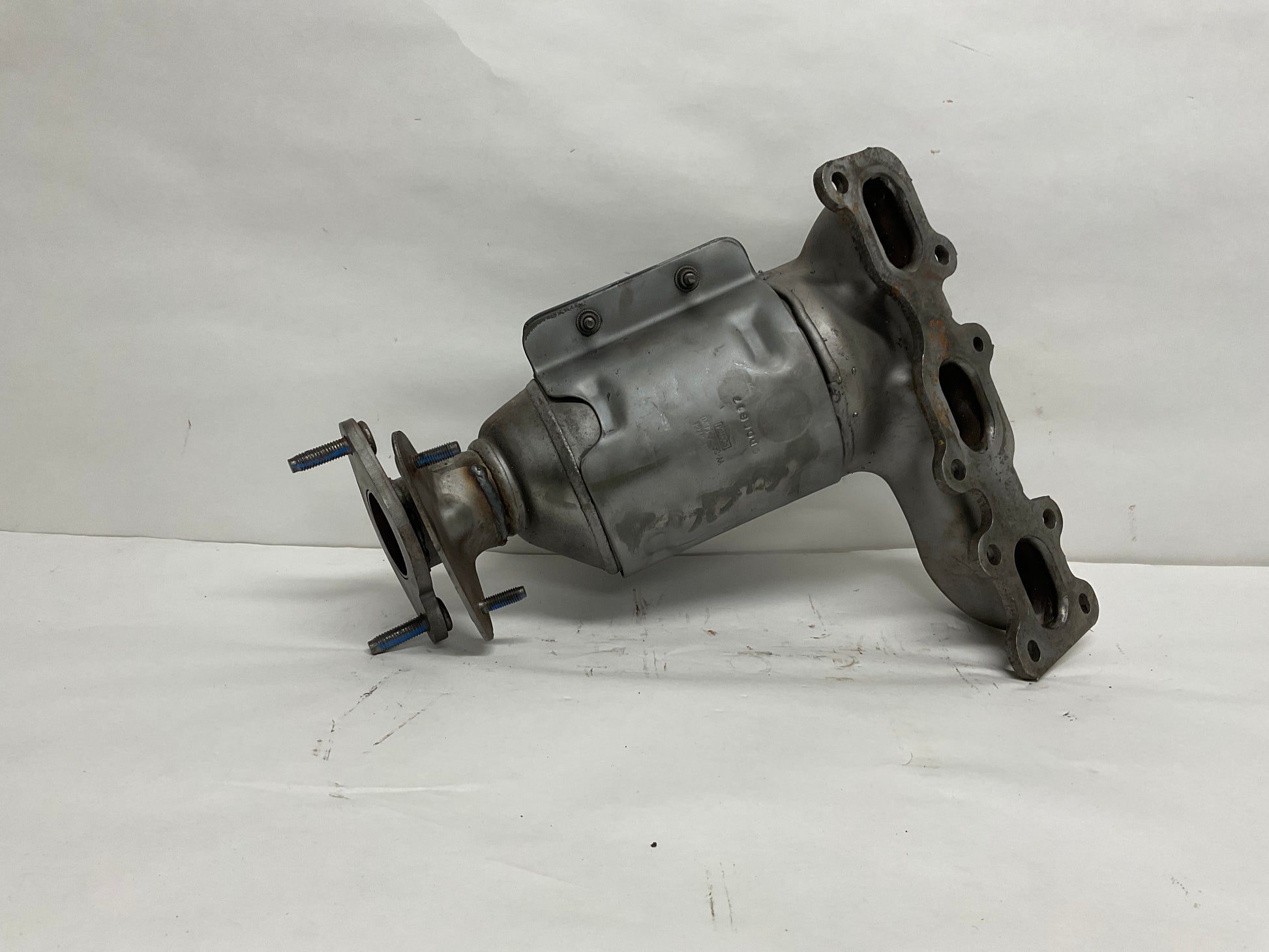 Front, Catalytic Converter with Integrated Exhaust Manifold