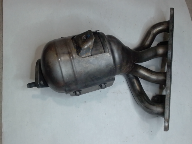 Catalytic Converter with Integrated Exhaust Manifold