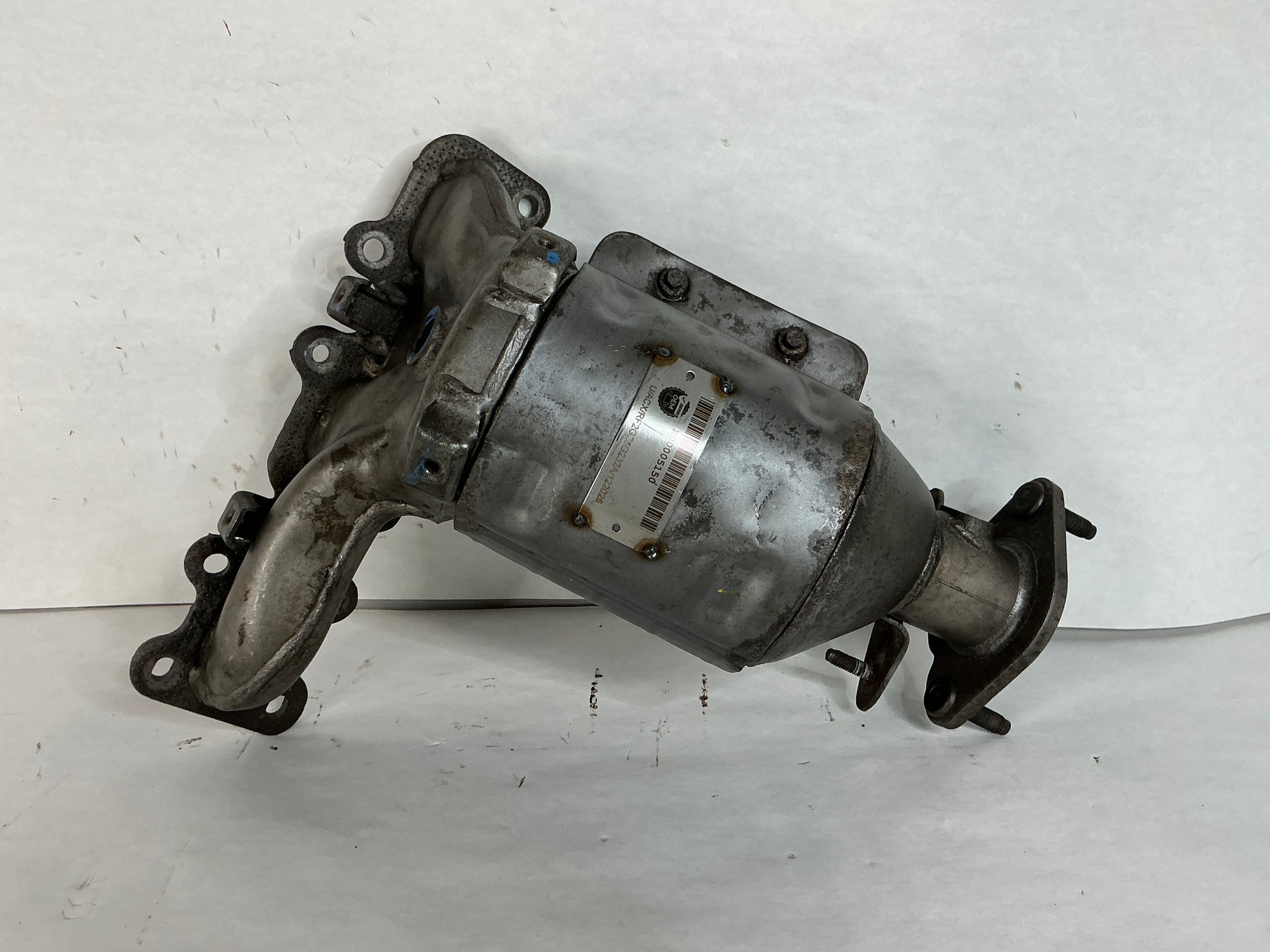 Front, Catalytic Converter with Integrated Exhaust Manifold