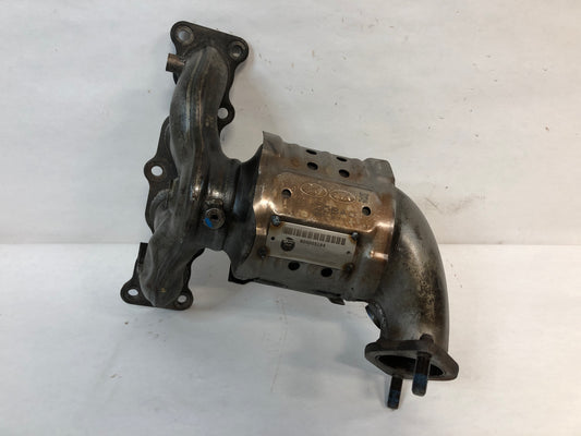 Catalytic Converter with Integrated Exhaust Manifold