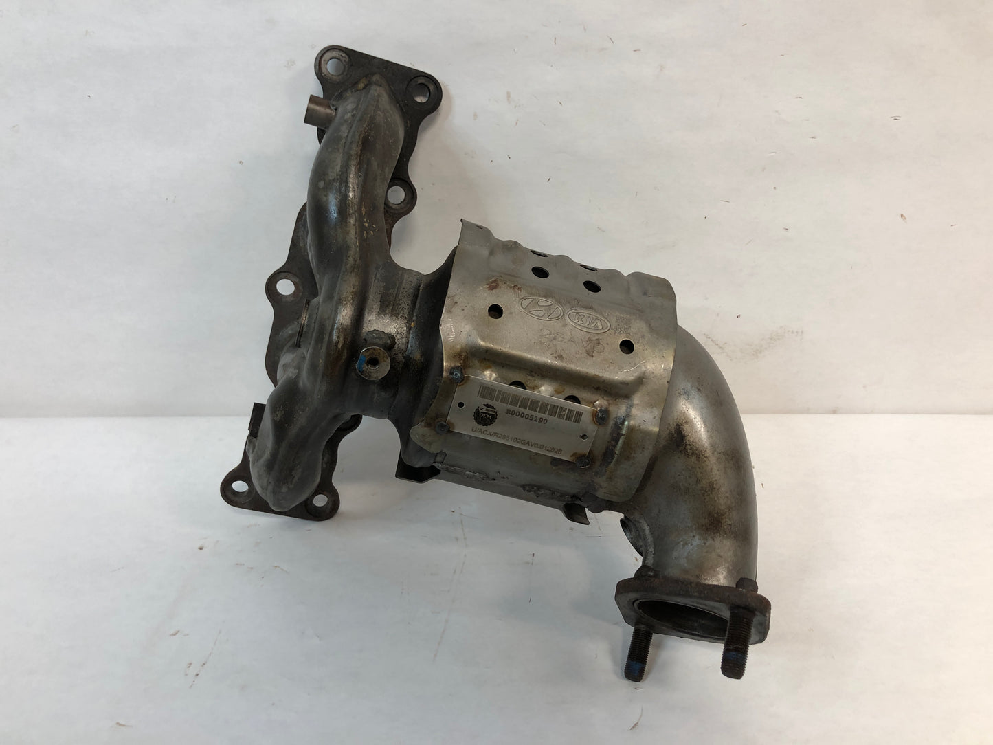 Catalytic Converter with Integrated Exhaust Manifold