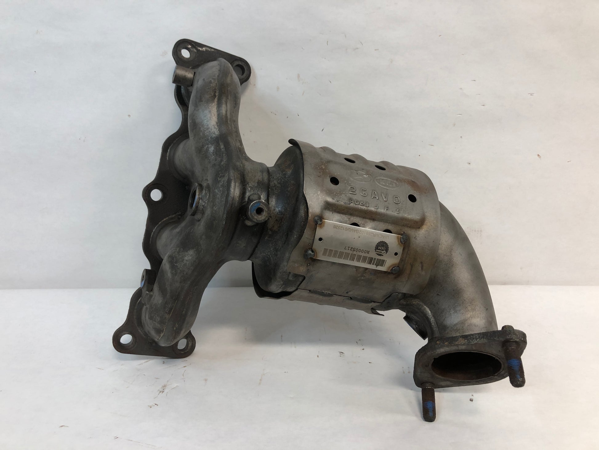 Catalytic Converter with Integrated Exhaust Manifold