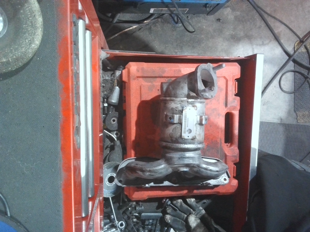 Catalytic Converter with Integrated Exhaust Manifold