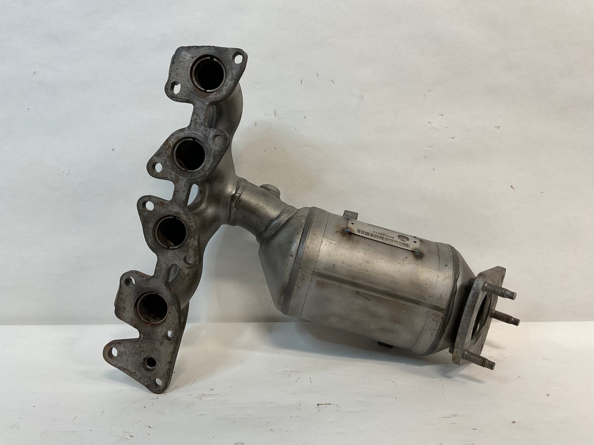 Catalytic Converter with Integrated Exhaust Manifold