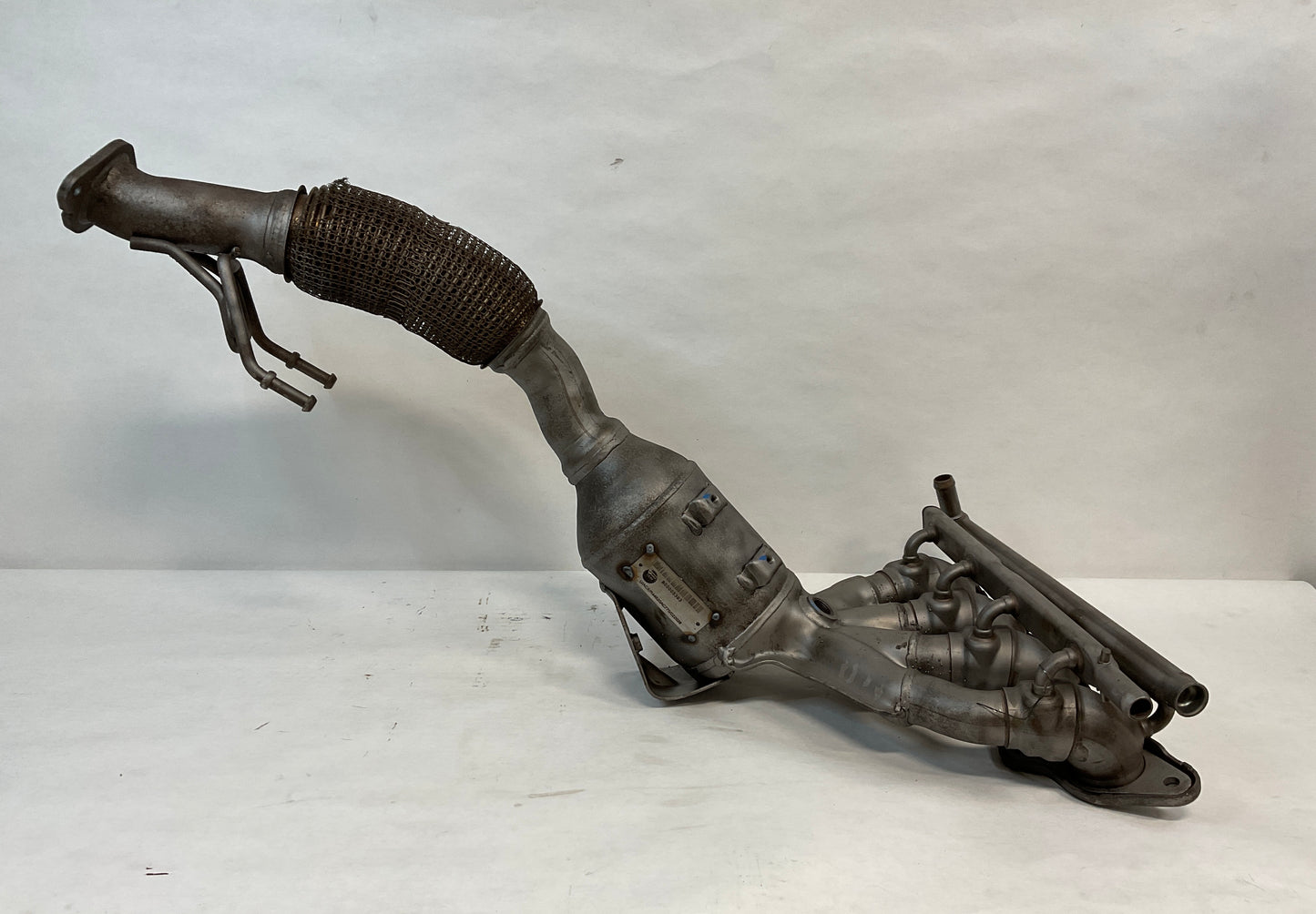 Catalytic Converter With Integrated Exhaust Manifold