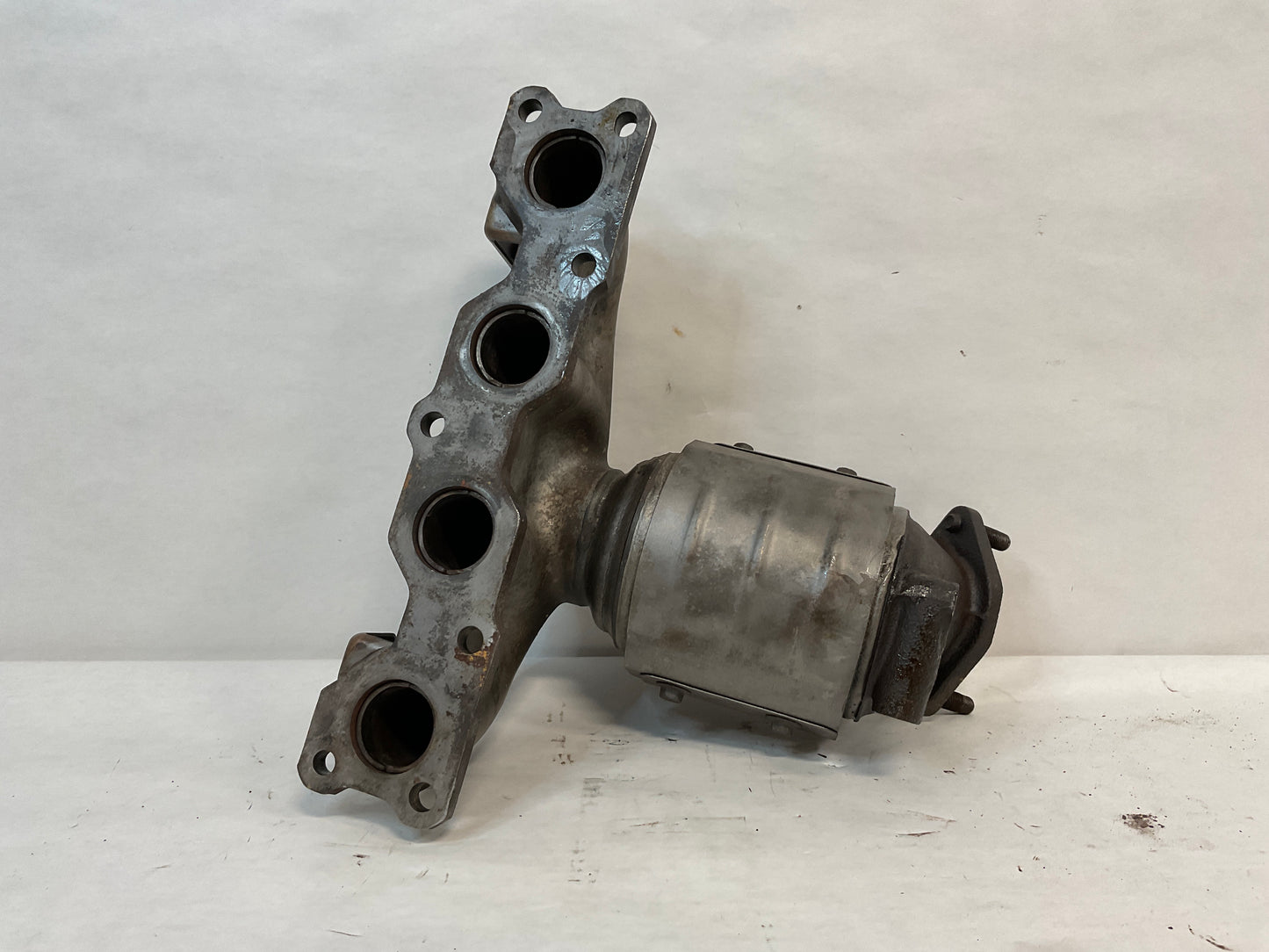Exhaust Manifold, Calif, Serviced w/Exhaust Manifold with Integrated Catalytic Converter