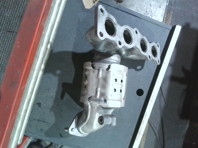 Catalytic Converter with Integrated Exhaust Manifold