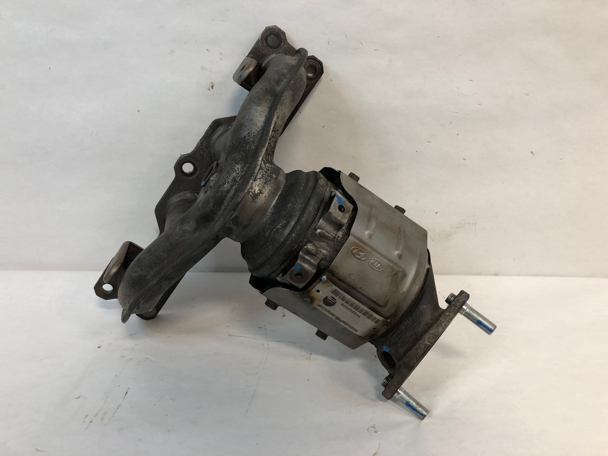 Catalytic Converter With Integrated Exhaust Manifold