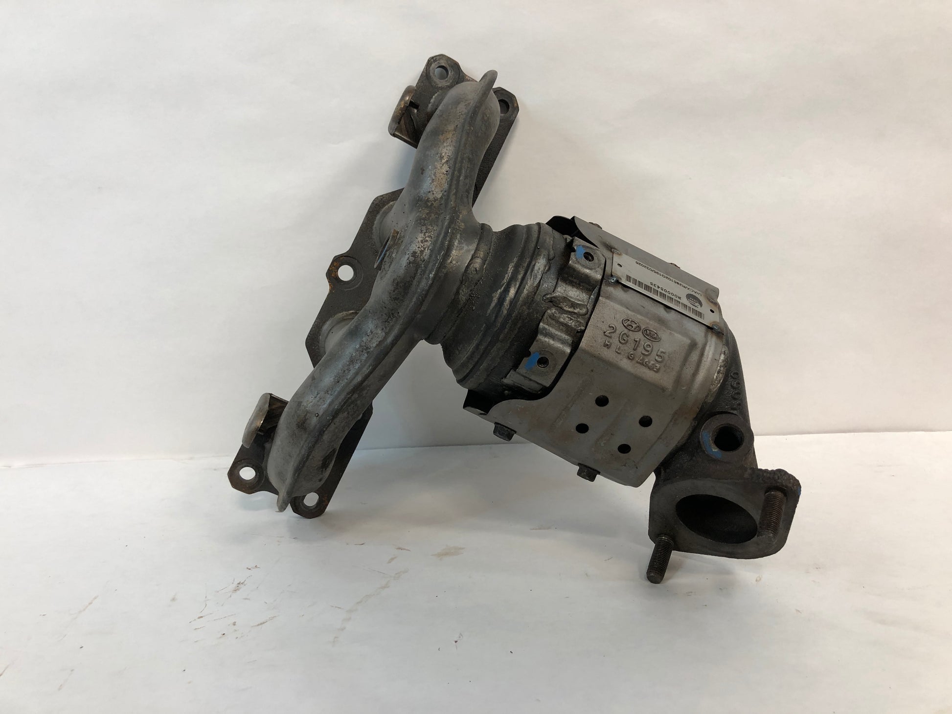 Catalytic Converter With Integrated Exhaust Manifold