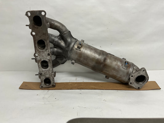 Catalytic Converter with Integrated Exhaust Manifold