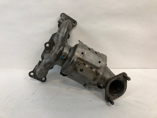 Catalytic Converter With Integrated Exhaust Manifold
