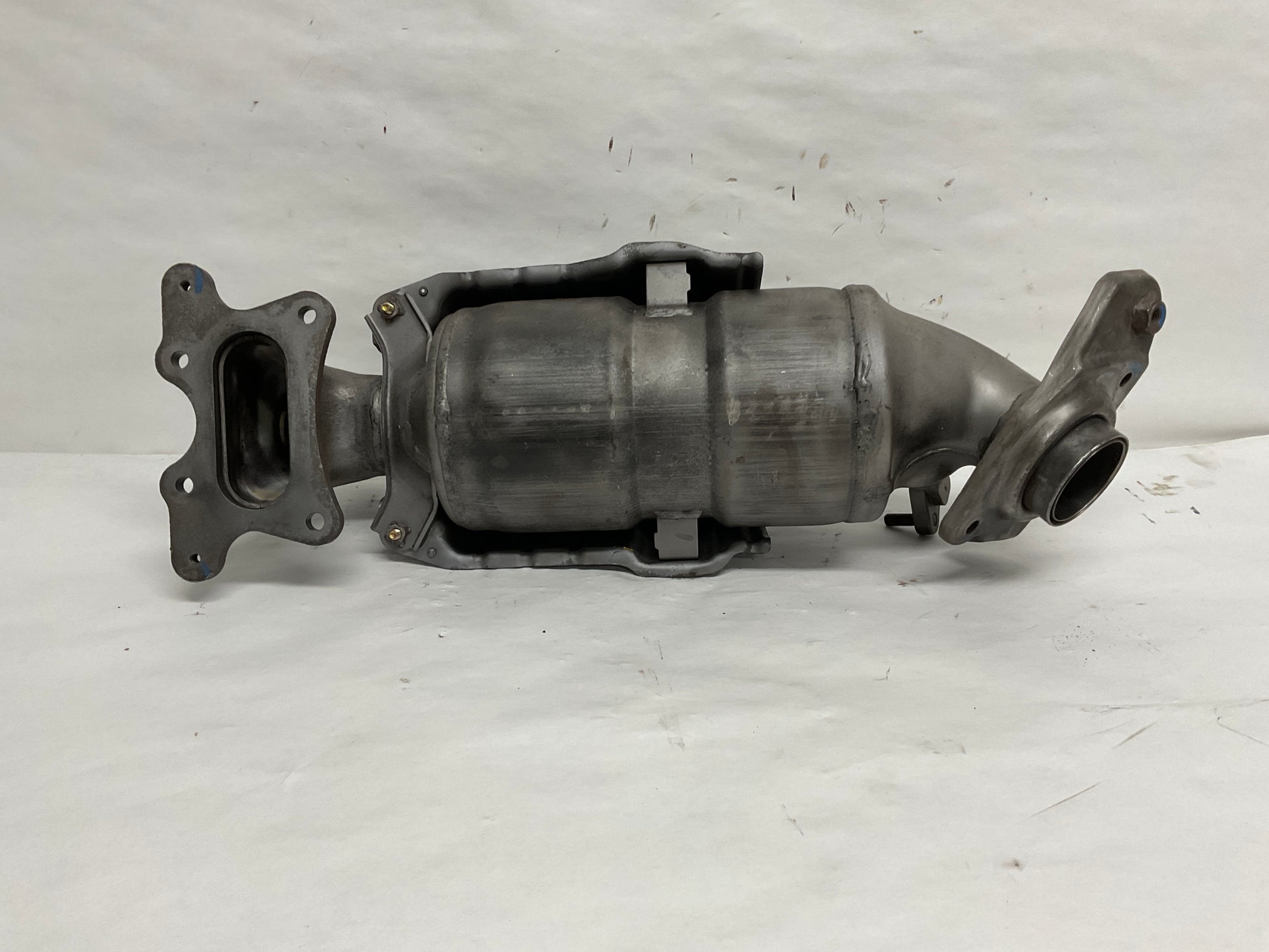Manifold, Converter
Description:	
Civic. 1.8l. California.

Notes:	Order By Country Of Origin.
