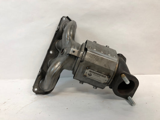 Catalytic Converter with Integrated Exhaust Manifold