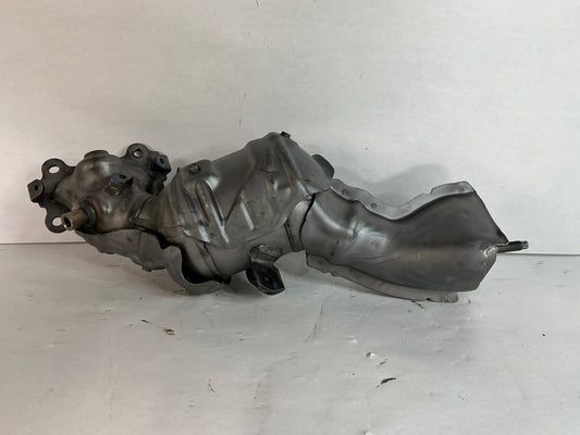 	Catalytic Converter, Pre-Converter, Three Way Catalyst
Description:	
Frontier. 3.8l. Left. Upper. 3.8L, from 09/2020.
Left Side from Driver's POV LHD USA
Replaces:	208b39bp0a, 208b39bp0b
