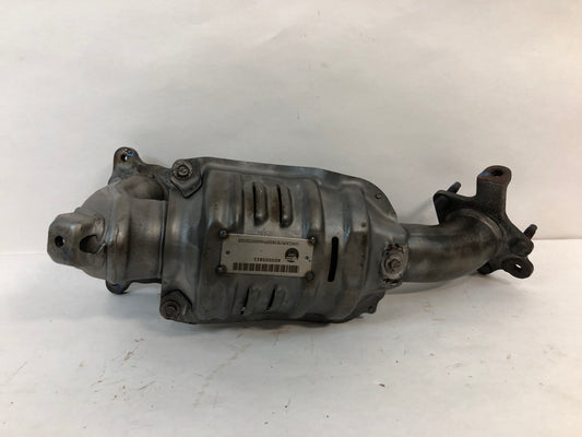Pre-Converter, Converter Primary
Upper. 2.4L.
